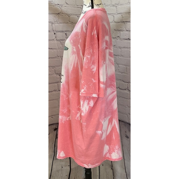 Women’s #DogMomLife Pink Bleached Tee (Size 3X) - Picture 3 of 7